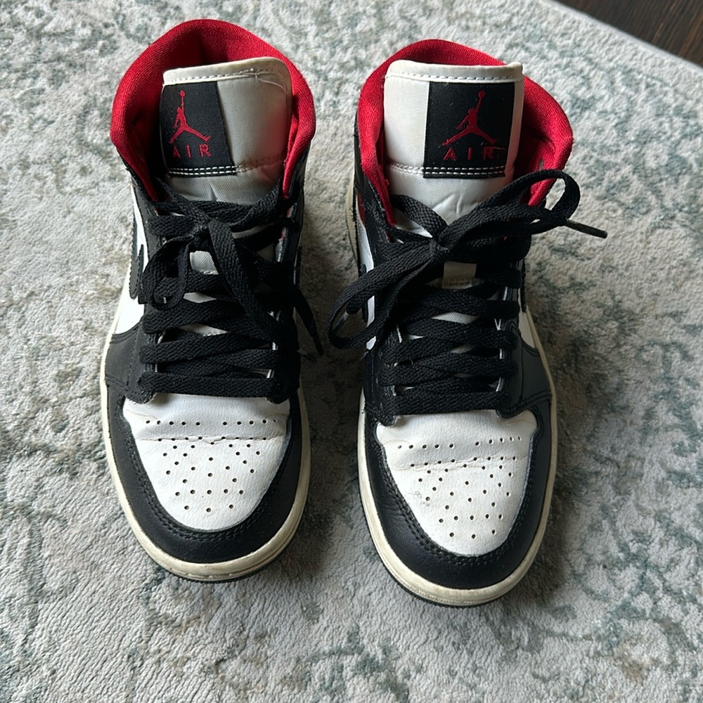 Nike air Jordan's in classic red, black and white. size 5